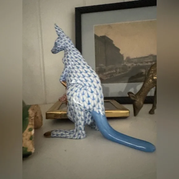 Herend Blue and Rust Kangaroo mama and baby Figurine with 24K gold detail - Picture 6 of 11